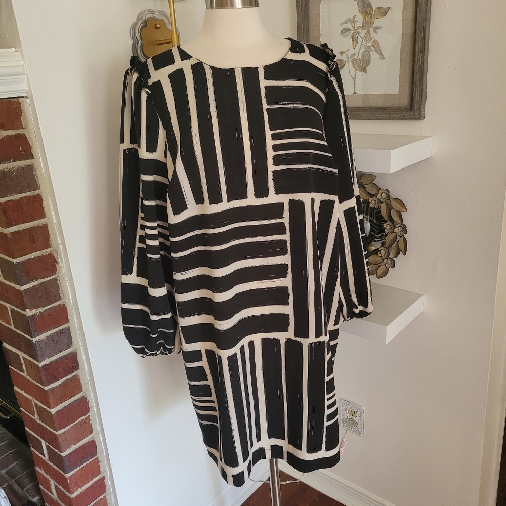 Eloquii Puff Sleeve Black and White Geometric Pattern Dress 16 - Picture 5 of 11